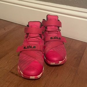 Nike Lebron soldier 9 think pink breast  cancer sneakers